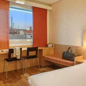 Ibis Messe מלון